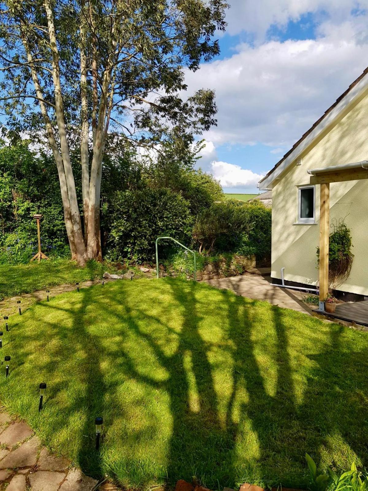 Sundial Cottage Ньютон Эбэт Экстерьер фото